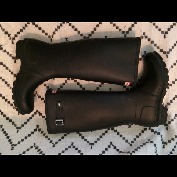 Hunter Boots Black Tall ONLY WORN TWICE - Picture 2 of 7